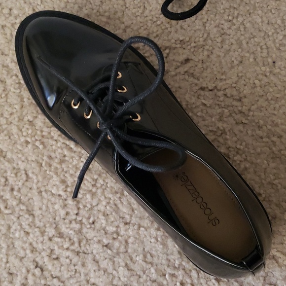 Oxford style Shoes - Picture 2 of 3